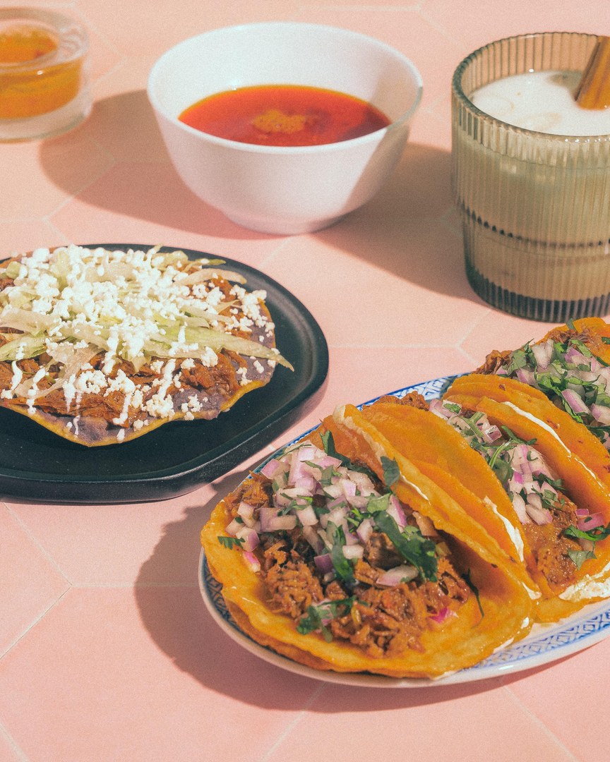 Tacos birria consomé